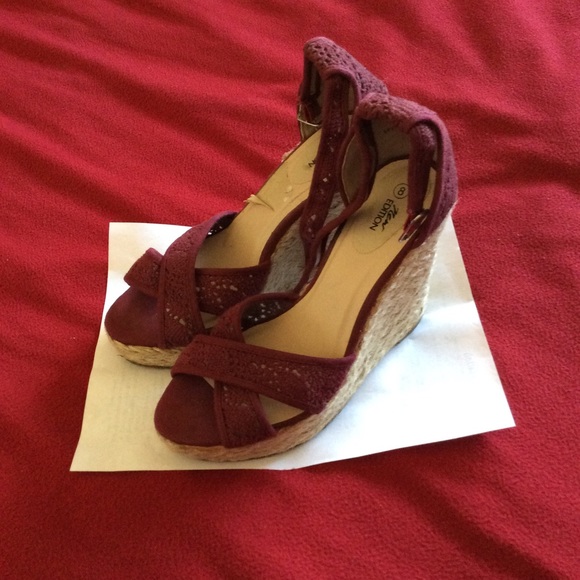 Used Raspberry colored wedges with tan base - Picture 7 of 7